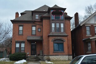 1353 Highland St in Columbus, OH - Building Photo