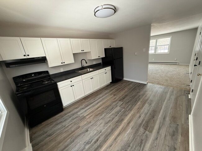 Borough Road in Pembroke, NH - Foto de edificio - Building Photo