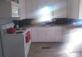 1204 S Fern St in Stillwater, OK - Foto de edificio - Building Photo