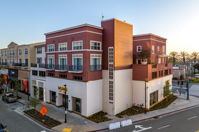 5633-5667 Bay St in Emeryville, CA - Building Photo - Building Photo