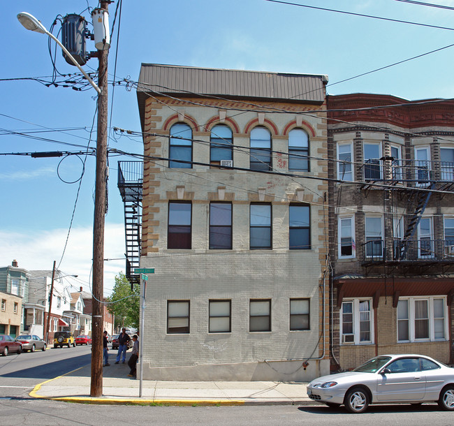 259 Walker St in Fairview, NJ - Building Photo - Building Photo