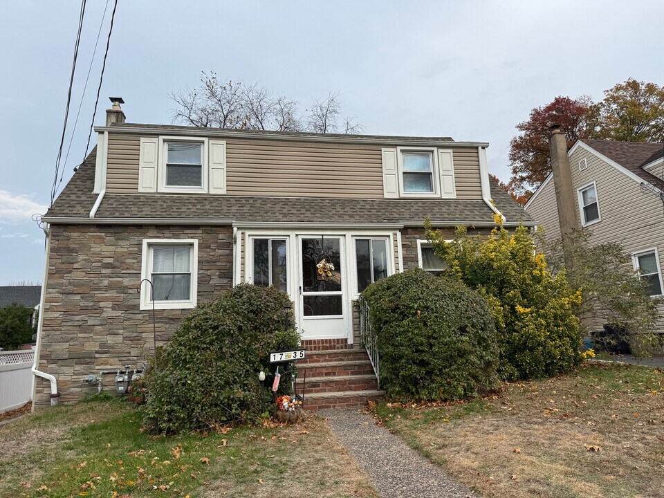 17-35 11th St, Unit 2 in Fair Lawn, NJ - Foto de edificio