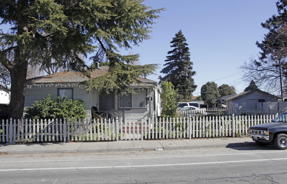 18634-18654 Meekland Ave in Hayward, CA - Building Photo