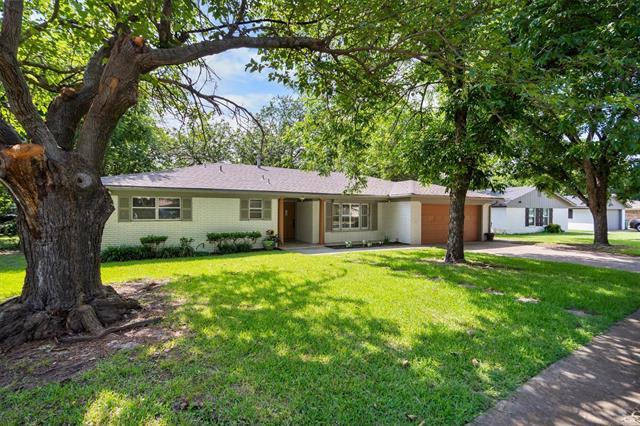 3114 Burgandy Dr in Sherman, TX - Building Photo - Building Photo