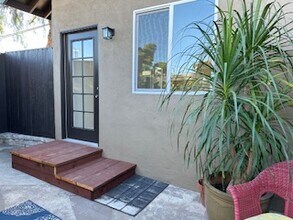 8208 Truxton Ave, Unit 8208 Truxton Ave in Los Angeles, CA - Building Photo - Building Photo