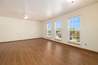 Robinson Park Apartments in Lowell, AR - Foto de edificio - Building Photo