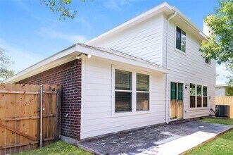 6803 Clark Vista Dr in Dallas, TX - Building Photo - Building Photo