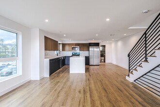 6224 Banner Ave in Los Angeles, CA - Foto de edificio - Building Photo