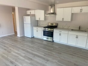 207 W Connecticut Ave in Vista, CA - Building Photo - Building Photo
