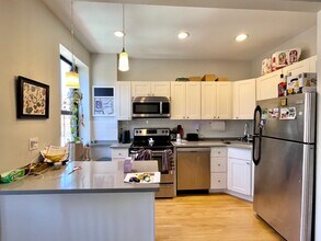 33 Hanson St, Unit 4 in Boston, MA - Building Photo - Building Photo