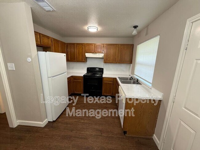 1607 Nolan River Rd in Cleburne, TX - Building Photo - Building Photo