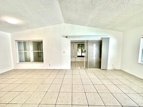 646 SW 20th Ct in Delray Beach, FL - Building Photo - Building Photo