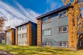 Shannon Villa in Edmonton, AB - Building Photo - Building Photo