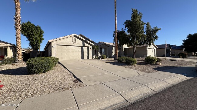 9214 W Ross Ave in Peoria, AZ - Building Photo - Building Photo