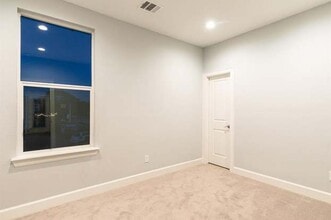 120 Sylvester Rd in Houston, TX - Building Photo - Building Photo