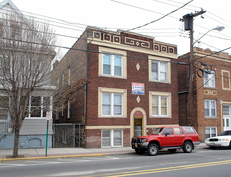 86 Anderson Ave in Fairview, NJ - Foto de edificio