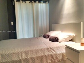 1325 Meridian Ave in Miami Beach, FL - Building Photo - Building Photo