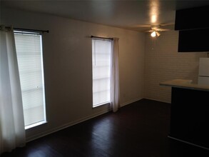 105 Avondale St-Unit -7 in Houston, TX - Foto de edificio - Building Photo