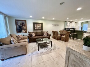 4801 Esedra Ct in Greenacres, FL - Foto de edificio - Building Photo