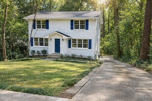 1127 Clifton Rd N E in Atlanta, GA - Building Photo