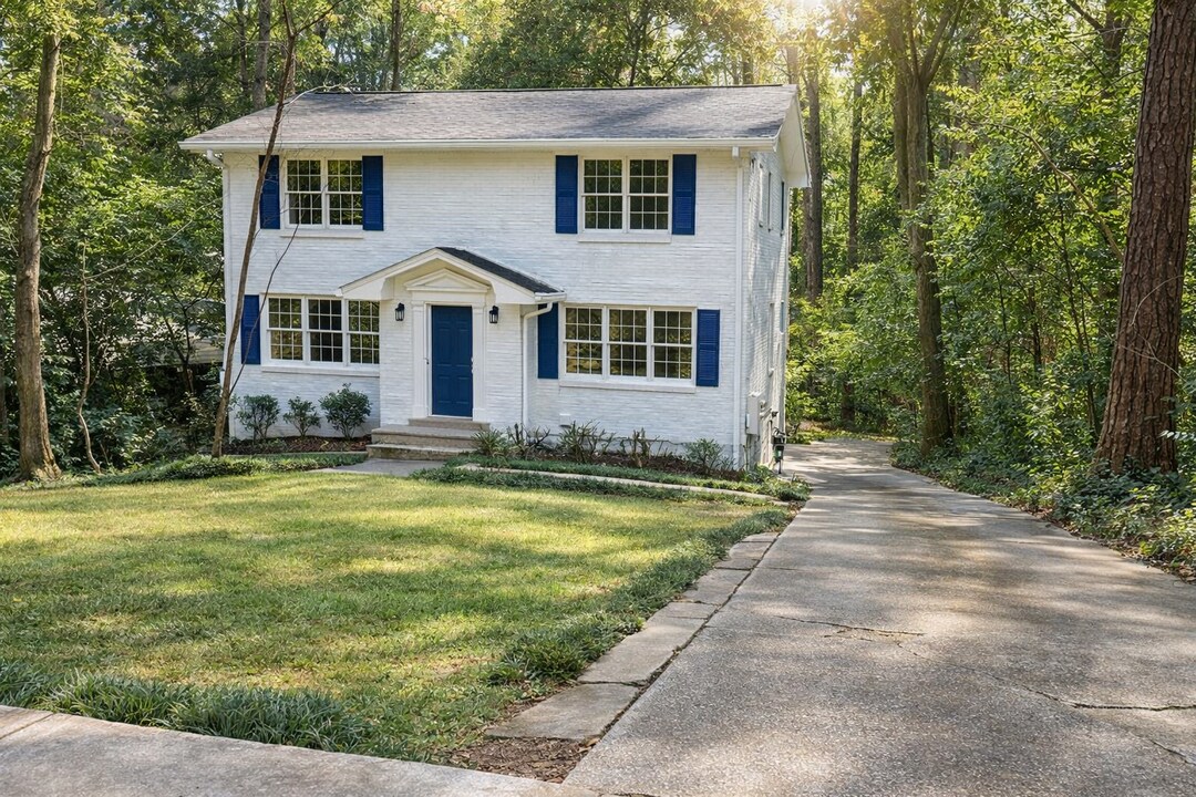 1127 Clifton Rd N E in Atlanta, GA - Building Photo