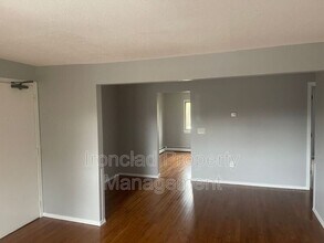 818-826 Pine St in Bristol, CT - Foto de edificio - Building Photo