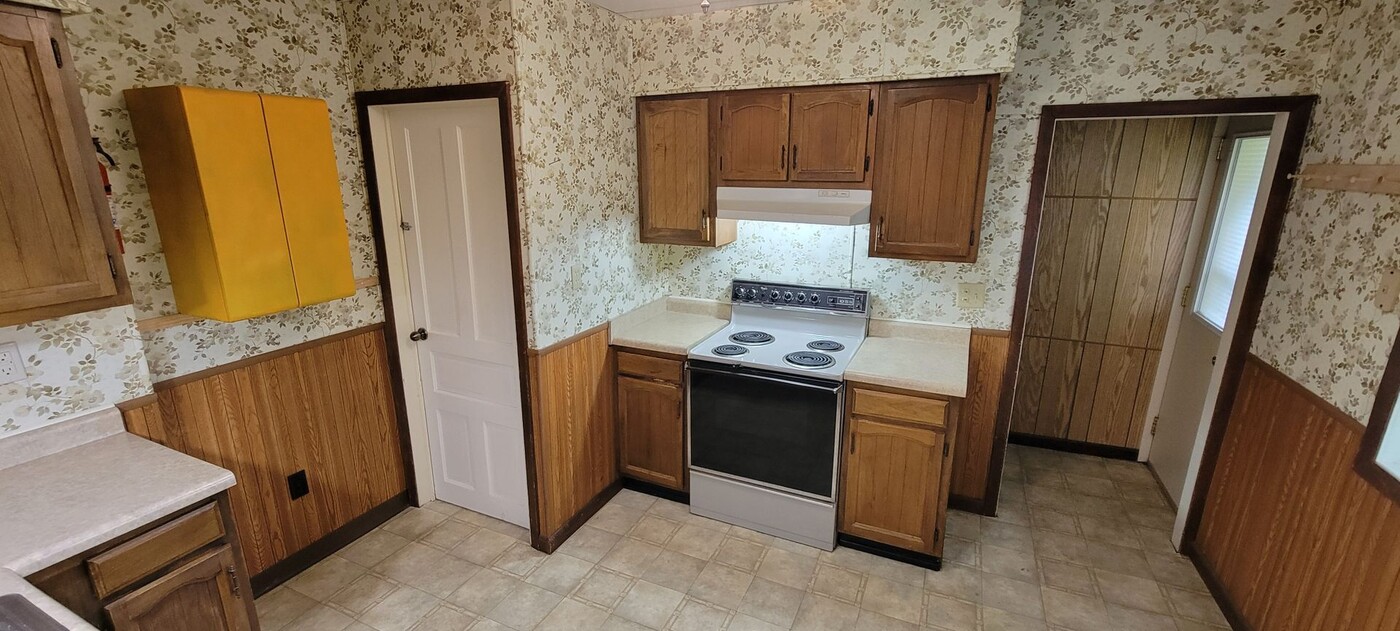 106 E 4th St in Merrill, WI - Building Photo