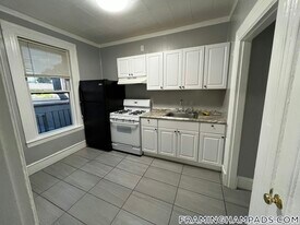 64 Hollis St, Unit 13 in Framingham, MA - Building Photo