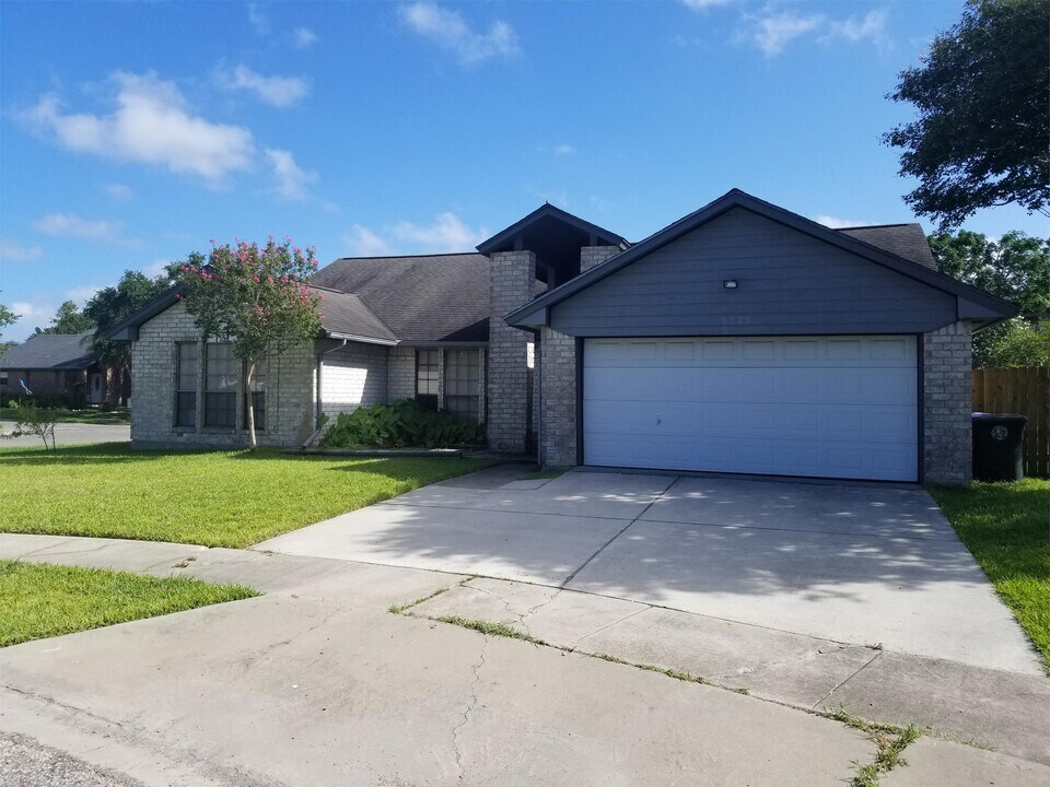 6925 Fawn Ridge Dr in Corpus Christi, TX - Building Photo