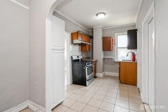 309 Hall Ave, Unit 2F in Perth Amboy, NJ - Building Photo - Building Photo