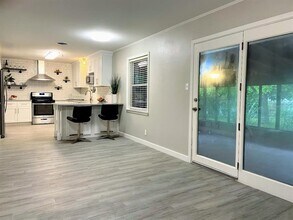 11511 N Oaks Dr in Austin, TX - Building Photo - Building Photo