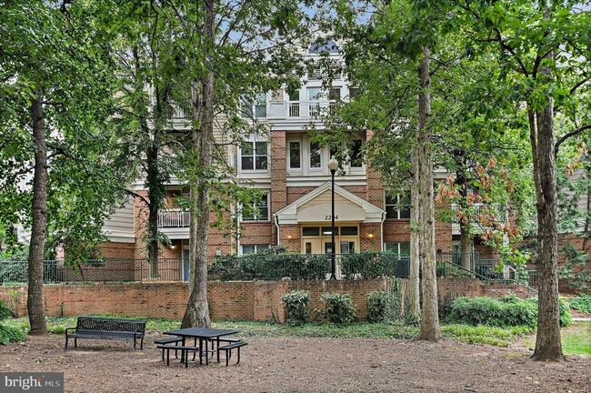 property at 2204 Westcourt Ln