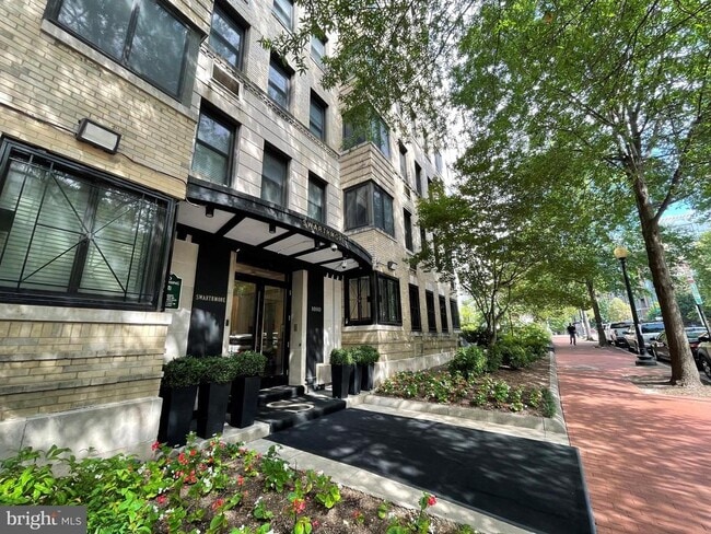 property at 1010 25th St NW