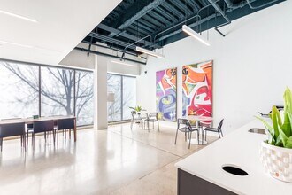 L Logan Square Apartments in Chicago, IL - Building Photo - Building Photo