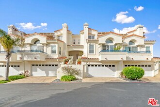 6463 Zuma View Pl in Malibu, CA - Building Photo - Building Photo
