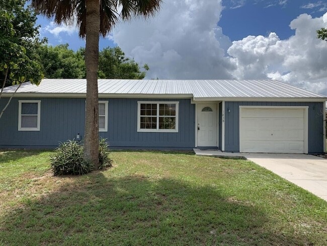 1838 SE North Buttonwood Dr
