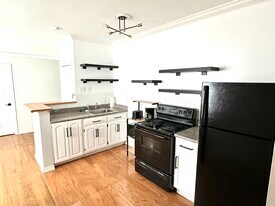 1108 S Detroit Ave, Unit 4A in Tulsa, OK - Building Photo