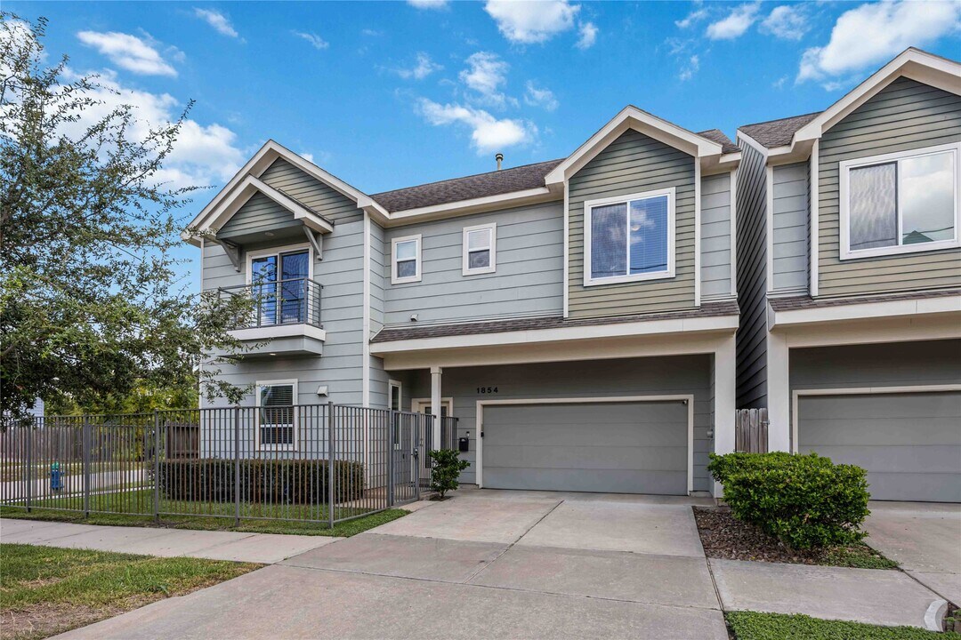 1854 Dan St in Houston, TX - Building Photo