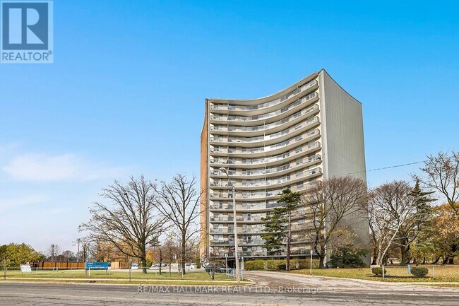 4340 Bloor St W in Toronto, ON - Building Photo - Building Photo