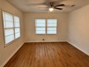 502 Breezy Ln in Wharton, TX - Building Photo - Building Photo