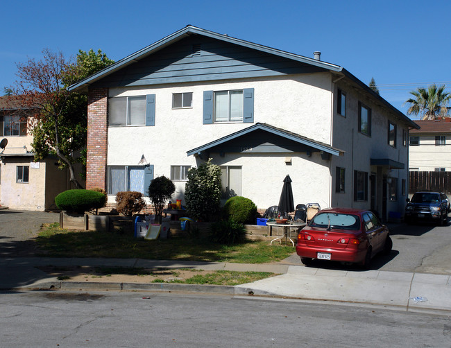 1589 Quebec Ct in Sunnyvale, CA - Foto de edificio - Building Photo