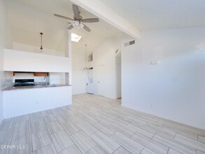 1901 Lake Omega St in El Paso, TX - Building Photo - Building Photo