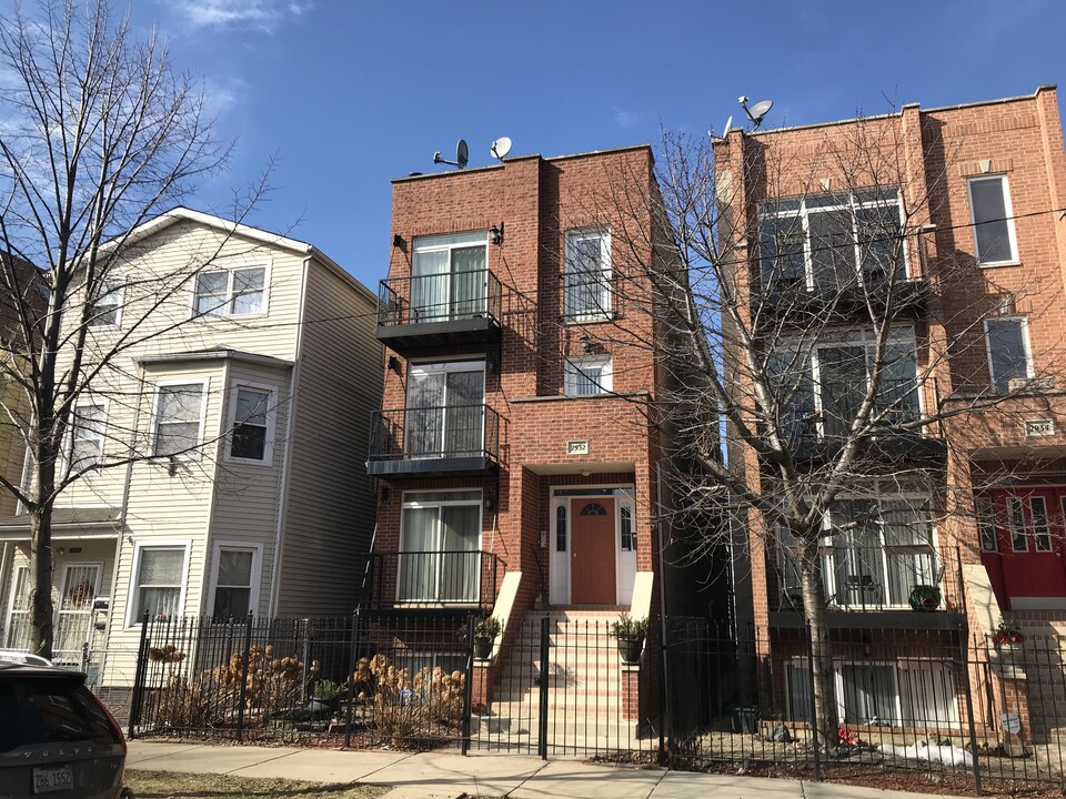 2932 N Ridgeway Ave in Chicago, IL - Building Photo