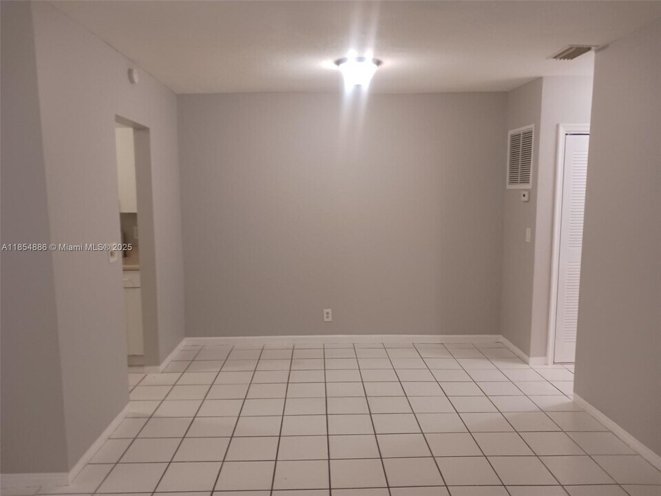2127 Van Buren St in Hollywood, FL - Building Photo