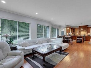 5884-164A 164a St in Surrey, BC - Building Photo - Building Photo