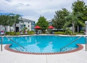 901 Farm to Market 517 Rd W in Dickinson, TX - Building Photo - Building Photo