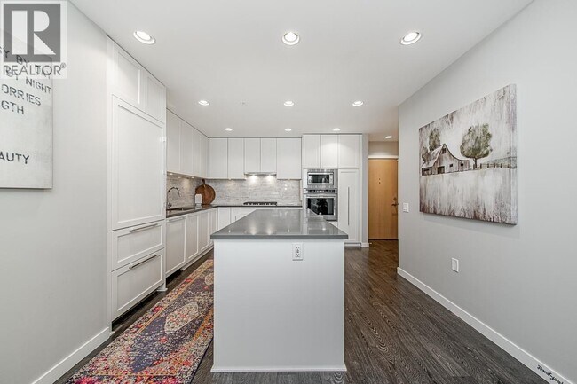 property at 3873 Cates Lndg Wy