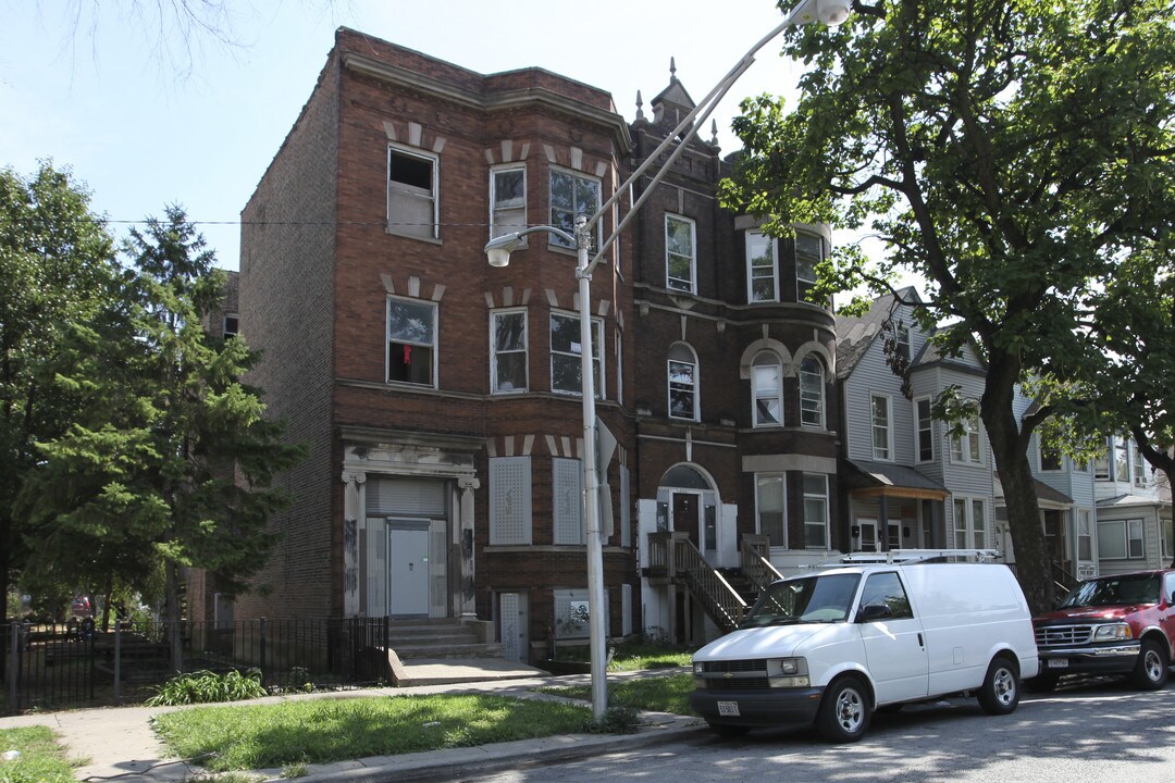 8917 S Exchange Ave in Chicago, IL - Building Photo