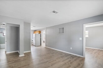 1619 N Betty Ln in Clearwater, FL - Building Photo - Building Photo