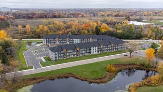 Londin Crossing in Maplewood, MN - Building Photo